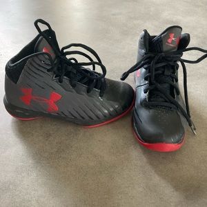 Under Armour Boys Basketball Shoes size 13.5